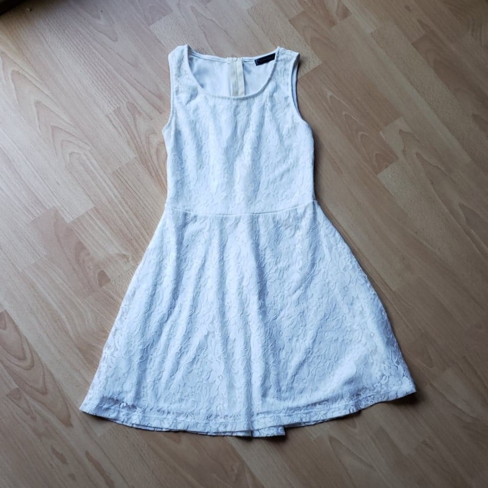 White Lace Sleeveless Dress - Like New - Small